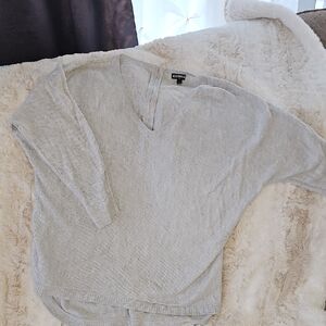 Express Women's Light Gray V-Neck Sweater